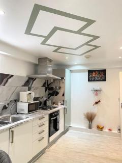 Stanton - 1 Stylish Bedroom - Dagenham - 8
