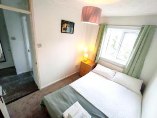 The Swans - Two-Bedroom City Centre House with Parking - Oxford - 1