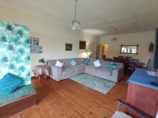 Sea Breeze Stay - East London - 9