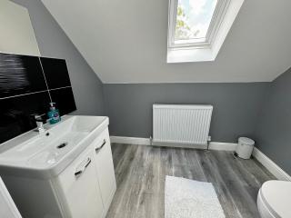 5-Bedroom Cottage, New Waltham, Grimsby - 1