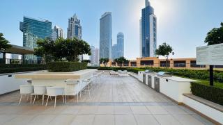 Luxury 1-Bedroom Apartment At Burj Crown - Dubai - 2