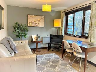 Wren 8-Hot Tub-Woodland Lodges-St Clears-Carmarthen-Tenby - 3