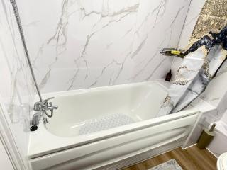 Westfield Gardens - 3 Bedroom Apartment - Goodmayes - 3