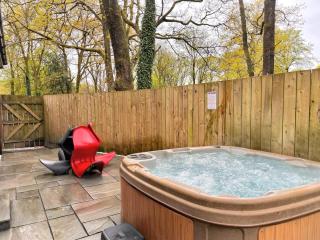 Primrose 15-Kaowood-Hot Tub-Pet friendly-Tenby - 4