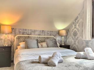 Primrose 15-Kaowood-Hot Tub-Pet friendly-Tenby - 1