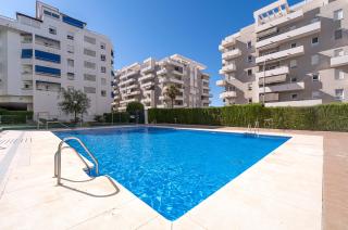 Marbella Sleeps 8 Aircon Fast wifi 63 inch TV Secure underground parking Free Netflix - Marbella - 0