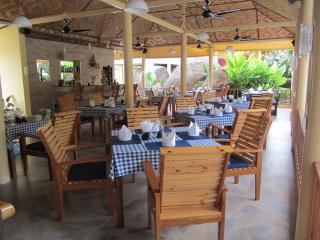 Flower Paradise Bungalows & Swiss Restaurant Roestiland - 3
