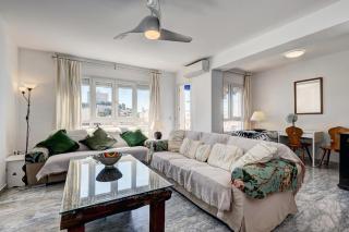 Marbella Sleeps 8 Aircon Fast wifi 63 inch TV Secure underground parking Free Netflix - Marbella - 7