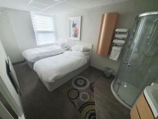 Cardiff Bay Townhouse Whole Property - 8