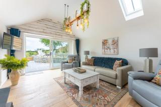 The Cow Stalls - Stunning Farmhouse with Wonderful Views and Garden - Close to Corfe Castle - Langton Matravers - 0