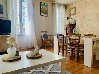 Maison de ville au Cœur d'Angoulême- 2 chambres-Wifi- Cosy - Idéal de 1 à 6 Personnes - conciergerie J&N - Angulema - 7