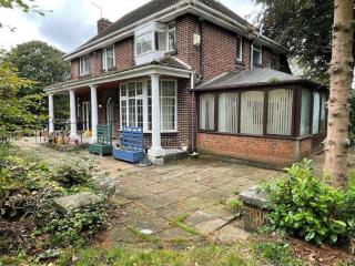 Burleigh House - Wetleyrocks - 0