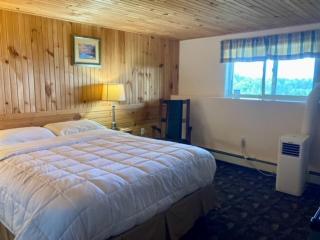 Castle Rock Country Inn - Ingonish Beach - 4