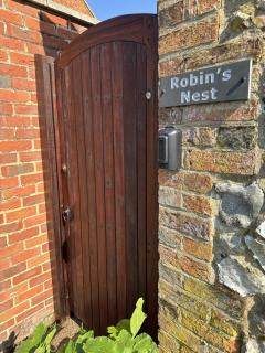Robins Nest Harpley - - 7