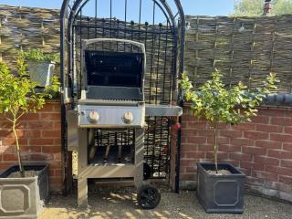 Robins Nest Harpley - - 9