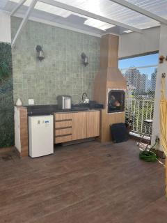 Cobertura Incrível, silenciosa e familiar com sala ampla, cozinha americana, 3 quartos, área gourmet, terraço aberto com churrasqueira e jacuzzi na Praia da Barra da Tijuca - Rio de Janeiro - apto inteiro só pra você - Rio de Janeiro - 8