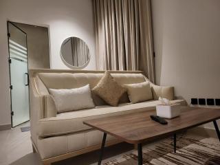 شقة بغرفتي نوم وصالة ودورتين مياه بالعارض قرب المطار بتسجيل وصول ذاتيTwo-bedroom apartment with living room and two bathrooms in Al-Aridh near the airport with self-check-in - Riad - 2