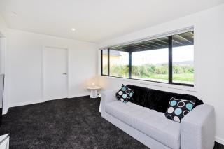 Southern Breeze - Colac Bay Beach House - 3