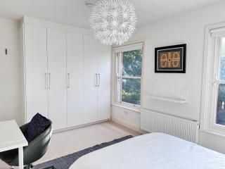 Red Brick Victorian Townhouse - 8