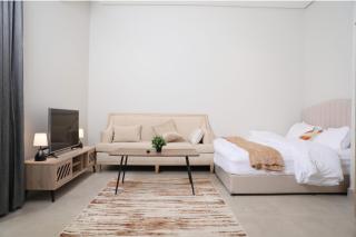 شقة بغرفتي نوم وصالة ودورتين مياه بالعارض قرب المطار بتسجيل وصول ذاتيTwo-bedroom apartment with living room and two bathrooms in Al-Aridh near the airport with self-check-in - Riad - 0