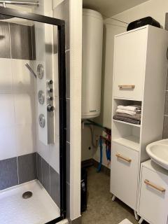 J4 Parking, Wifi Grand 2 Chambres 3 lits 2 à 4 pers, lit parapluie JACQUELINE - Imphy - 5