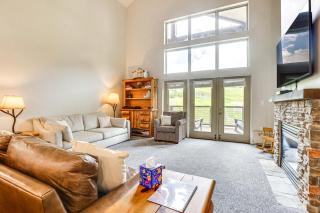 Ski-InandSki-Out Granby Penthouse with Mountain Views! - Granby - 7
