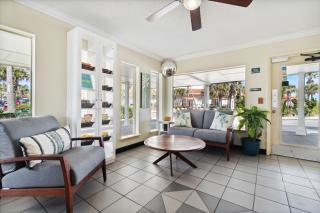 Seahorse Oceanfront Inn - 5