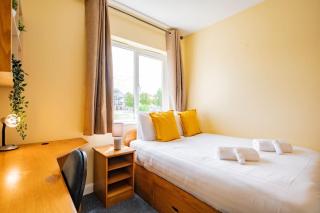 54 - Large Three Bed Apt with Parking - Galway - 8