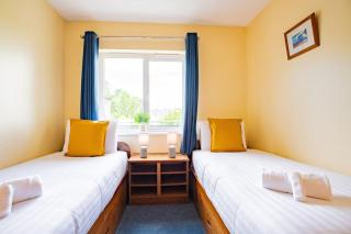 54 - Large Three Bed Apt with Parking - Galway - 7