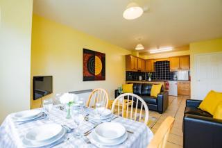 54 - Large Three Bed Apt with Parking - Galway - 6
