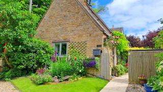 Graziers Cottage - character Cotswold cottage with inglenook, parking and pub nearby - Cheltenham - 0