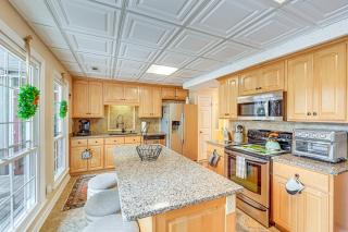 Smith Mountain Lake Cottage with Dock and Fire Pit! - - 3