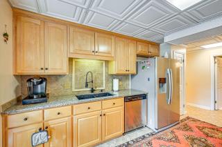 Smith Mountain Lake Cottage with Dock and Fire Pit! - - 2