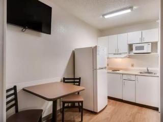 Birch Hill Suites Kansas City - Independence - Independence - 5