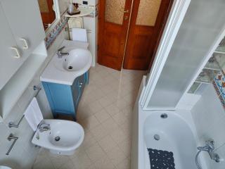 Sea Front Apartment City Centre - Pescara - 6
