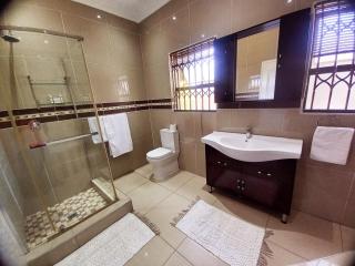 REALJOY GUEST SUITES - Centurion - 3