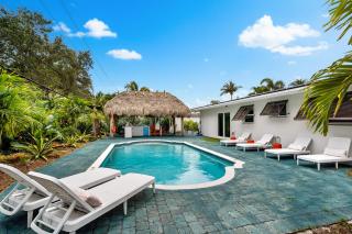 Eccentric home with pool tiki hut & outdoor kitchen - Pompano Beach - 0