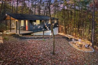 Moonrise Retreat with Spa Fire Pit 8 min to Town - Ellijay - 0