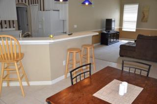 Spacious Private 4 Bed Pool Home - Davenport - 8