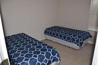 Spacious Private 4 Bed Pool Home - Davenport - 2