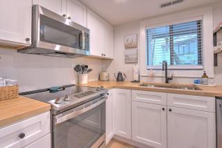 Walk to Beach Pet Friendly BBQ Grill - Hilton Head Island - 4