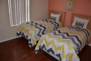 Upgraded 4 Bed 3.5 Bath Townhome - Davenport - 2