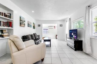 Bungalow with large backyard 5 min from beach - Pompano Beach - 4