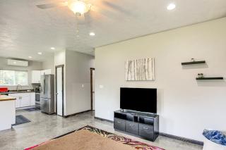 Frankston Vacation Rental Walk to Lake Palestine! - Coffee City - 5