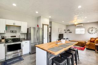 Frankston Vacation Rental Walk to Lake Palestine! - Coffee City - 4