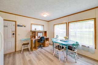 Warm and Inviting Family Home - 2 Mi to Golf Course! - McEwen - 4