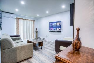 luxury 4BR Duplex Apartment, Free Parking - Montreal - 9
