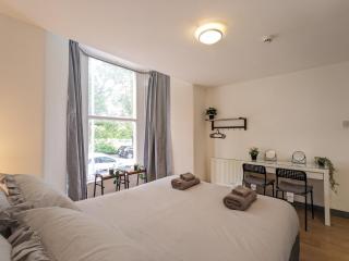 Room Near City Centre Private Bath Free Parking - Liverpool - 1