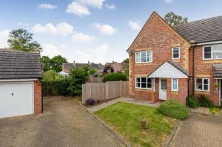 Entire House - Contractor's, Families & More - Little Wymondley - 9