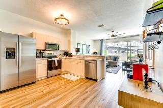 Less Than 5 Mi to Disney Sun-Soaked Kissimmee Escape! - Kissimmee - 2
